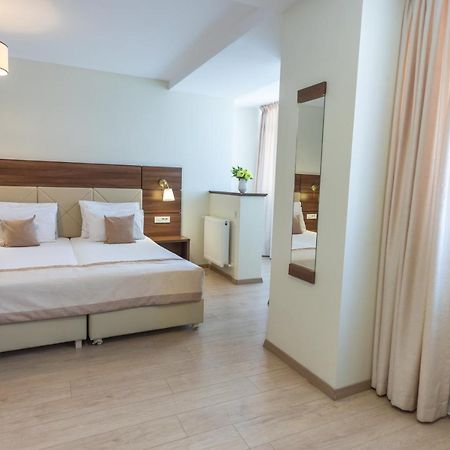Aparthotel Sir Fundeni Tower Bucarest Esterno foto