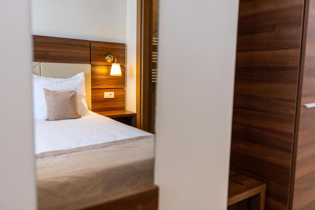 Aparthotel Sir Fundeni Tower Bucarest Esterno foto