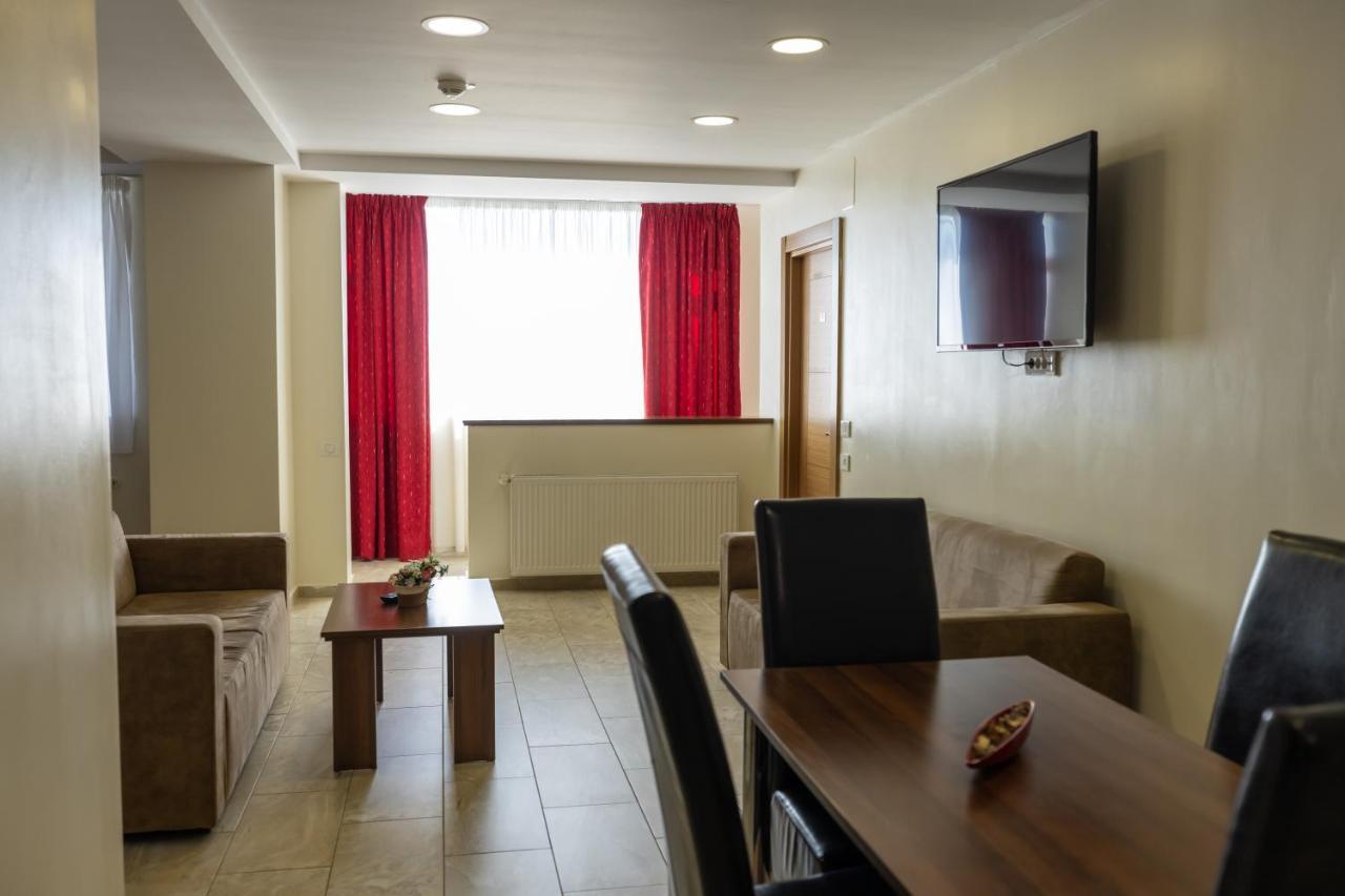 Aparthotel Sir Fundeni Tower Bucarest Esterno foto